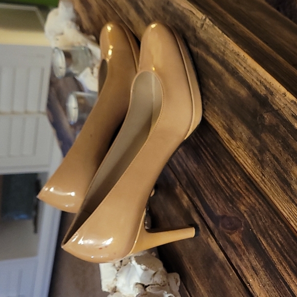 Stuart Weitzman Shoes - Stuart Weitzman Hummus Aniline Patent Leather Pumps Rounded Toe